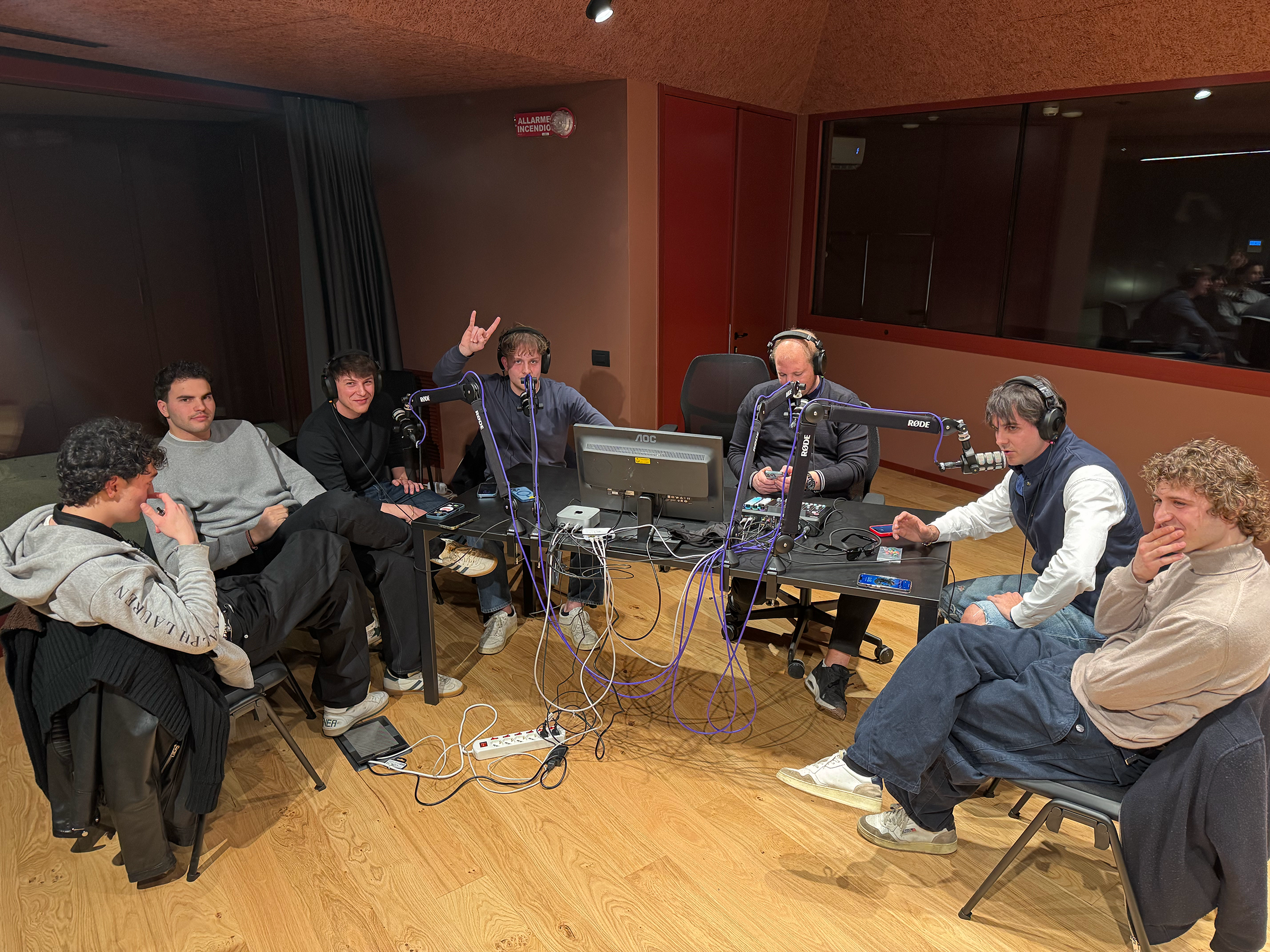 Sky-Bug Studios in diretta al Tecnogas: un gruppo di amici… con un sax